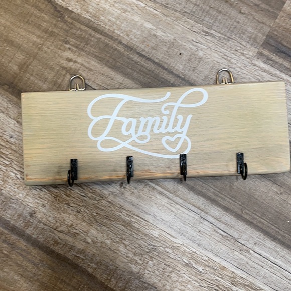 Custom key holder 4 hooks - Picture 2 of 3